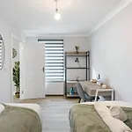 City Sophistication Chic 3-Br For Modern Living